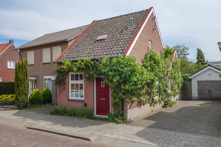 Photo 1 of Burgemeester Buskensstraat 10