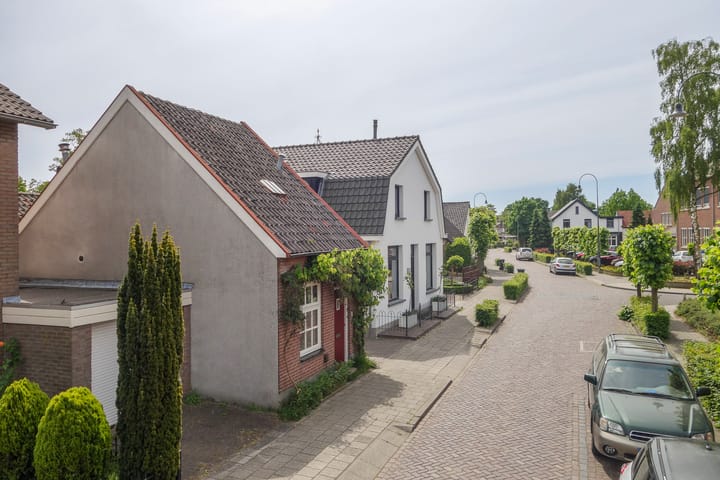 Photo 2 of Burgemeester Buskensstraat 10