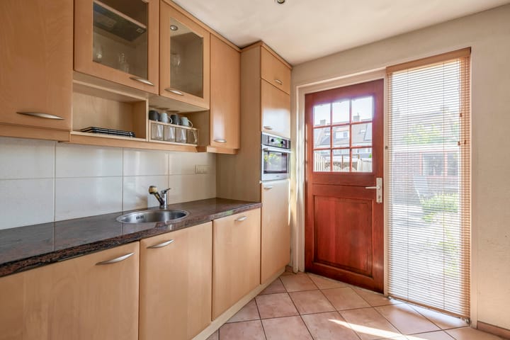 Foto 18 van Titanialaan 27