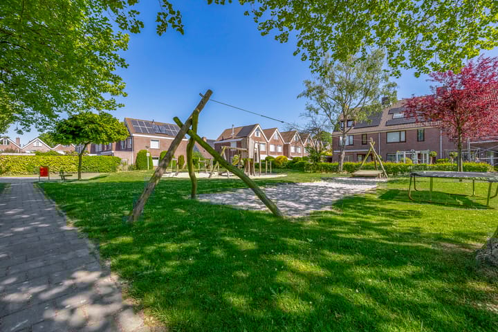 Foto 44 van Titanialaan 27