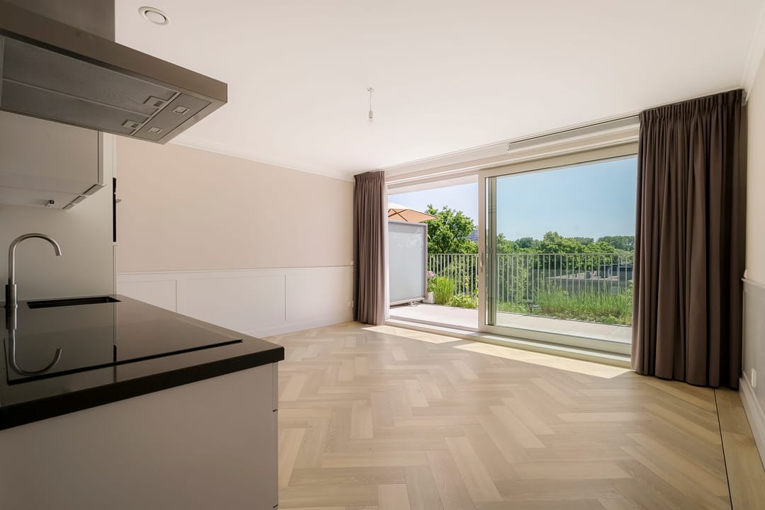 Photo 7 of De Klencke 93-B