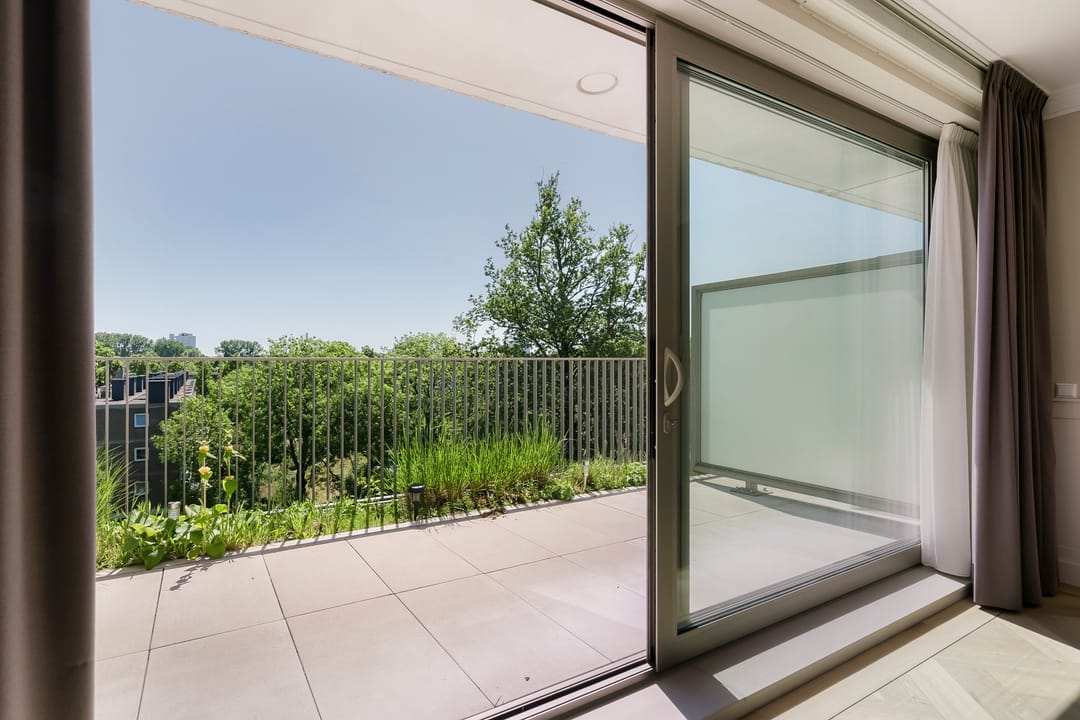 Photo 8 of De Klencke 93-B