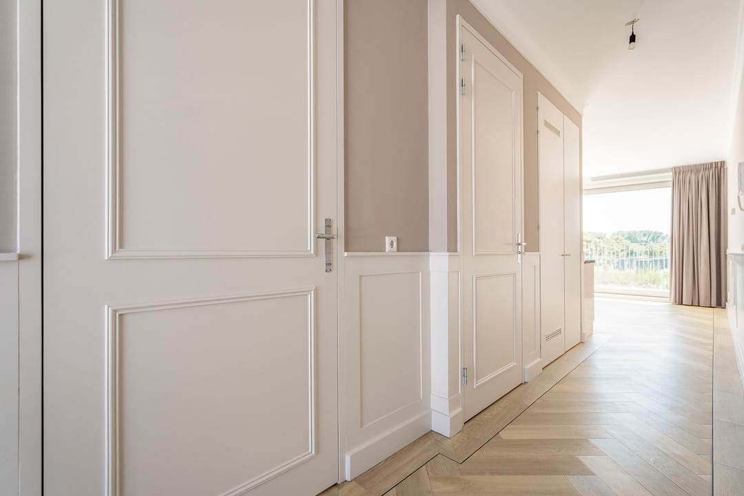 Photo 13 of De Klencke 93-B