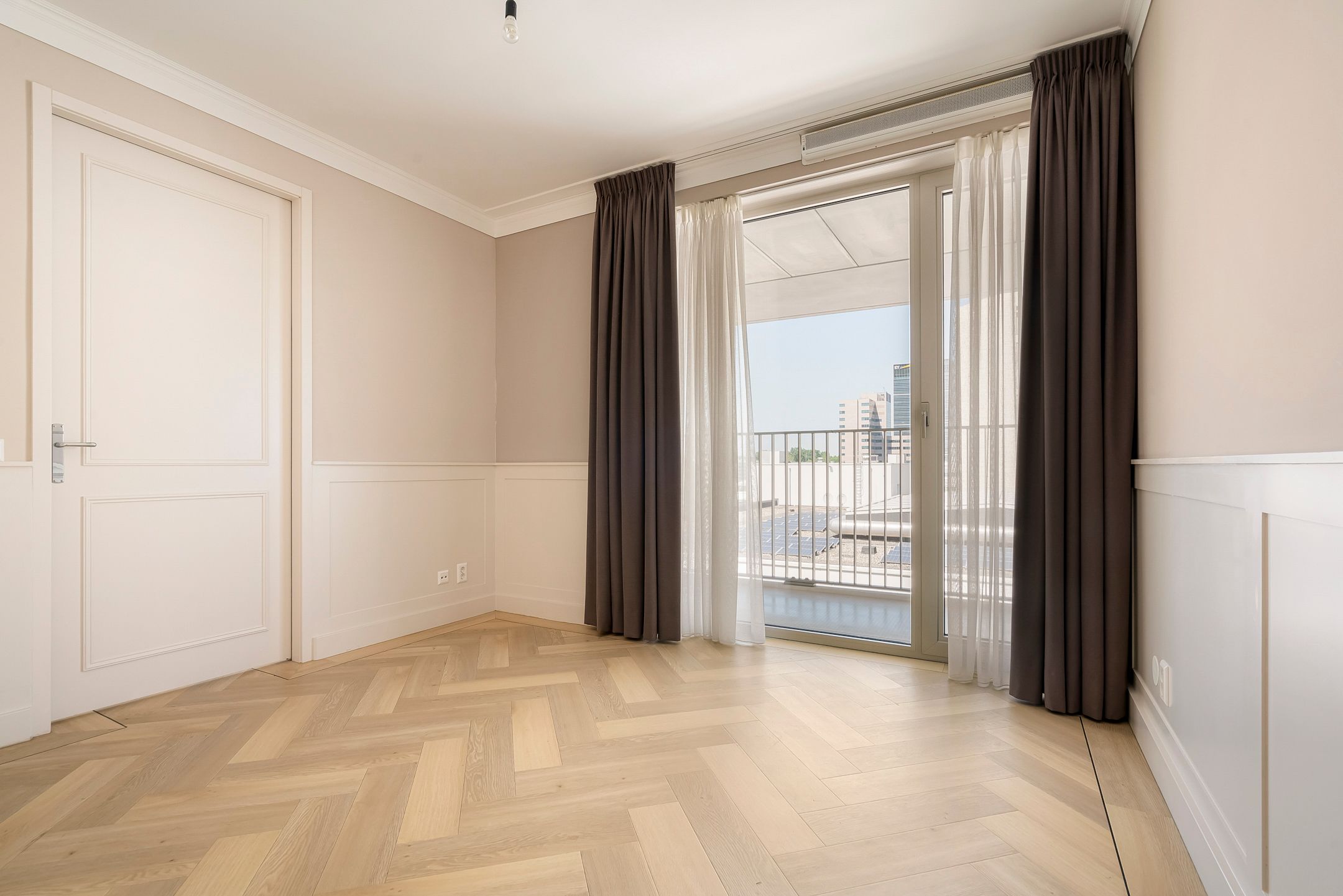 Photo 18 of De Klencke 93-B