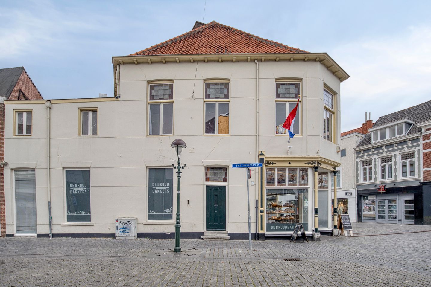 Bekijk foto 2 van Sint-Josephstraat 2