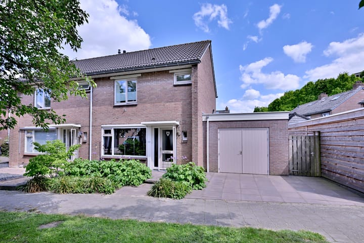 Bekijk foto van Prinses Irenestraat 2