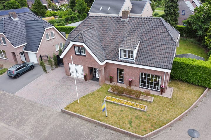 Photo 49 of Thoorderstraat 17