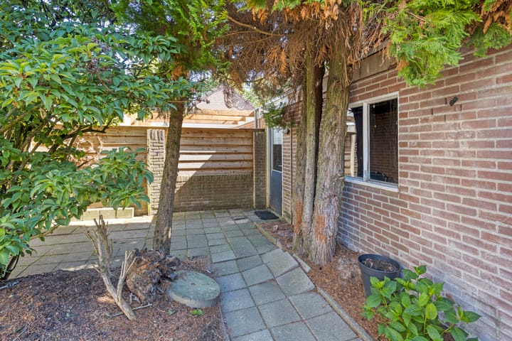 Foto 12 van Pastoor van Geldropstraat 4