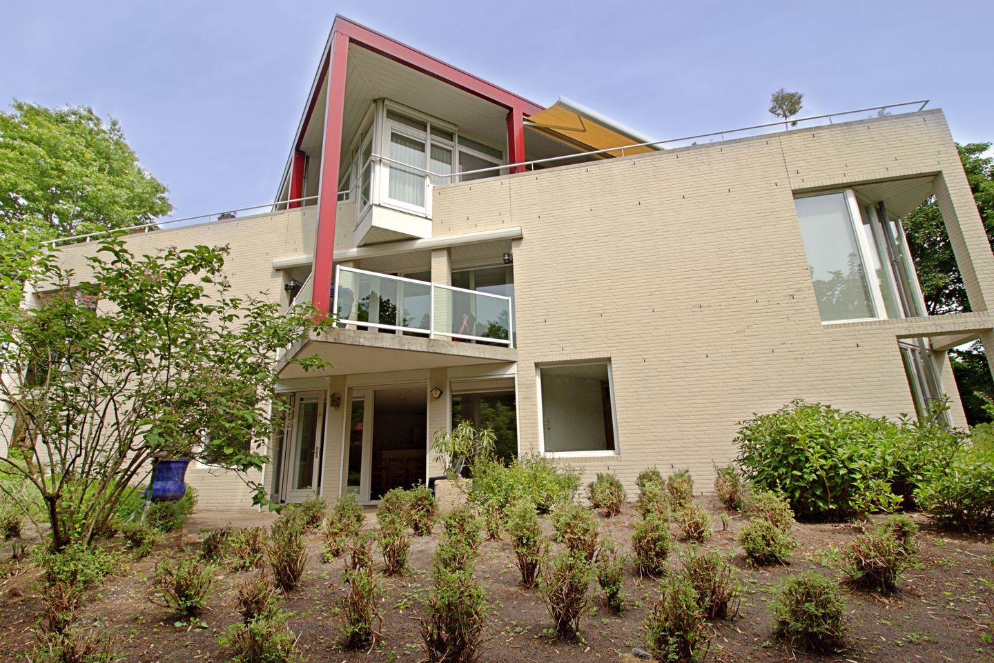 Foto 1 van Peter Benensonstraat 11