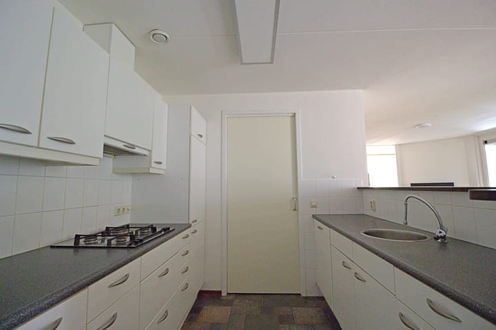 Foto 18 van Peter Benensonstraat 11