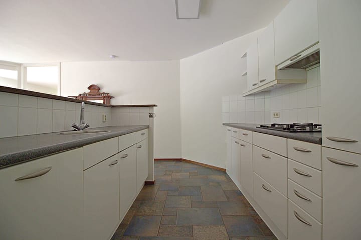 Foto 19 van Peter Benensonstraat 11