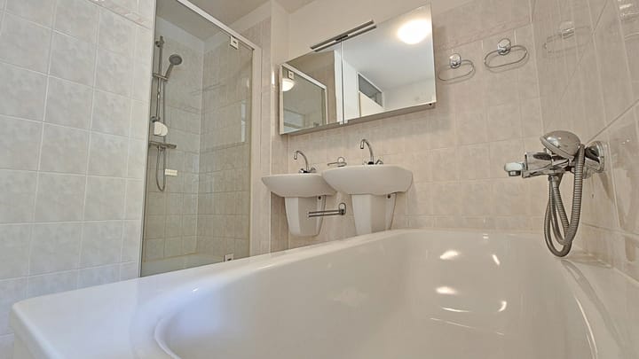 Foto 22 van Peter Benensonstraat 11