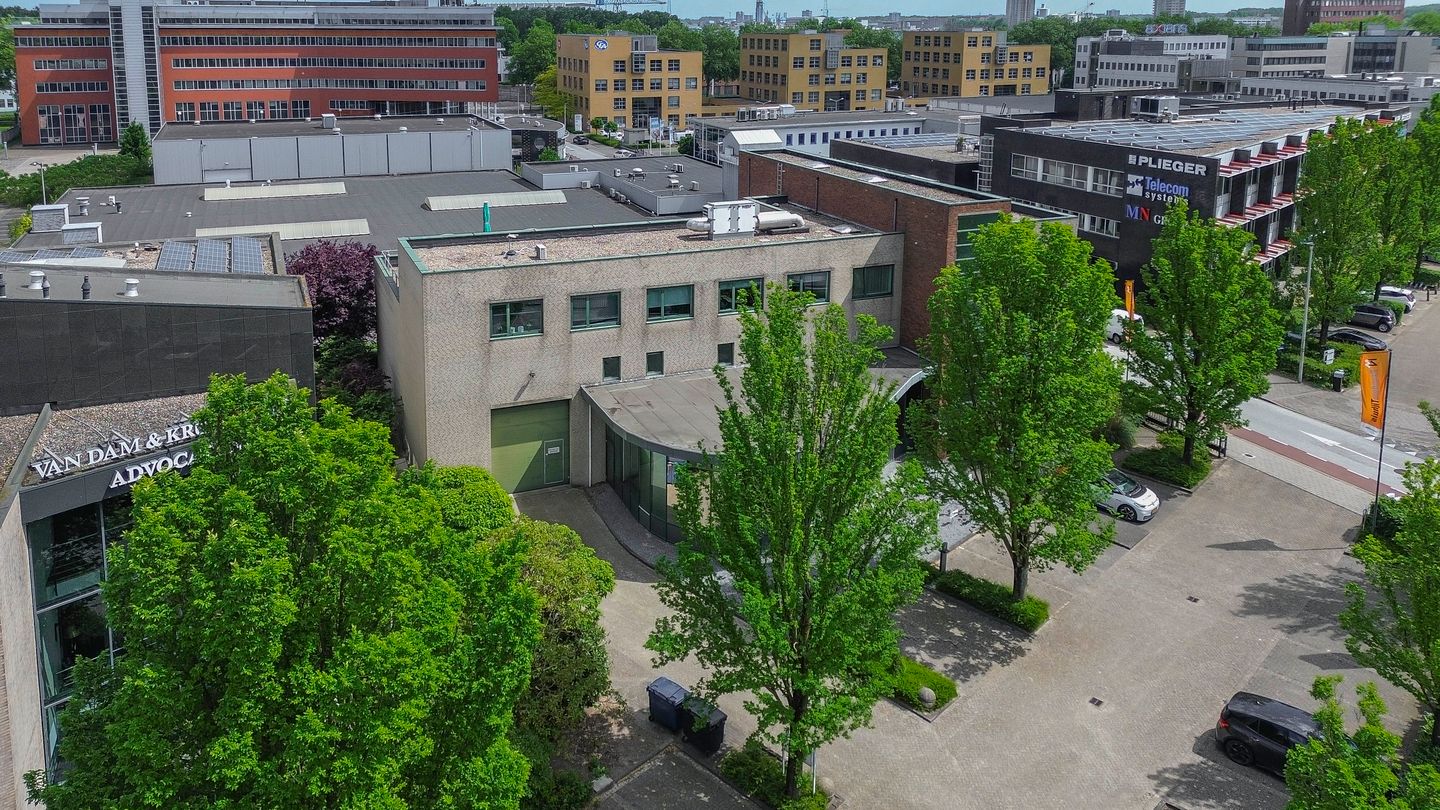 Bekijk foto 2 van Rivium Westlaan 42
