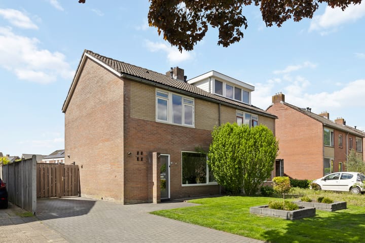 Photo 2 of Helmichstraat 26