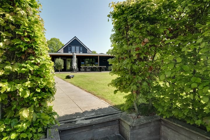 Foto 65 van Middelweg 2