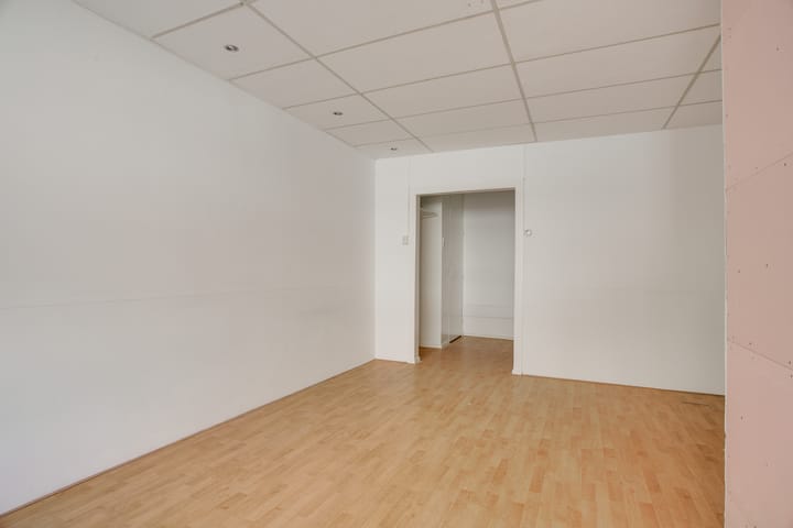 Photo 5 of Haarlemmerstraat 307