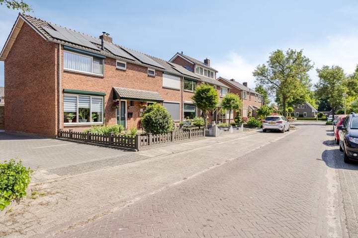 Photo 29 of Hofvennestraat 9