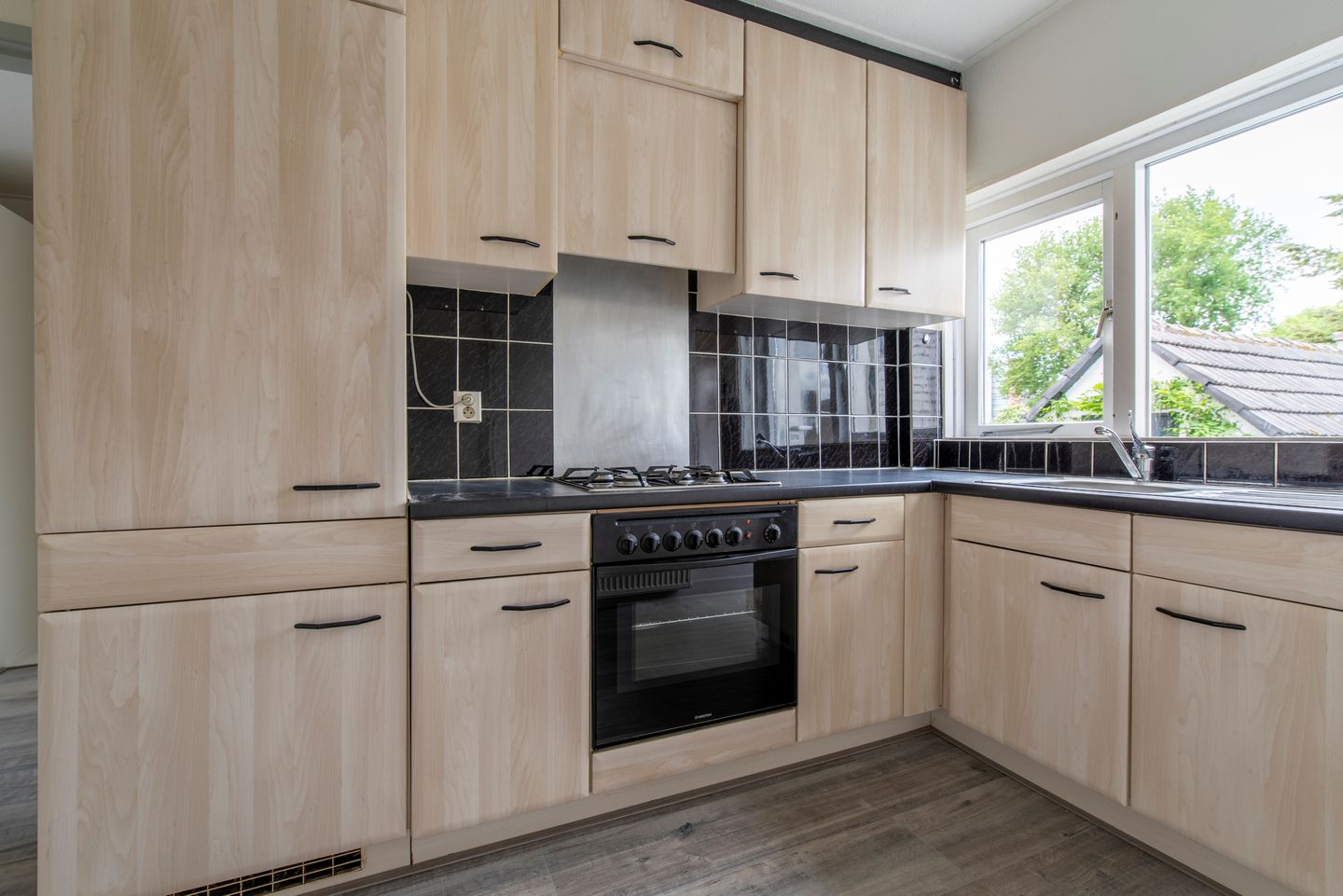 Photo 10 of Beatrixstraat 15