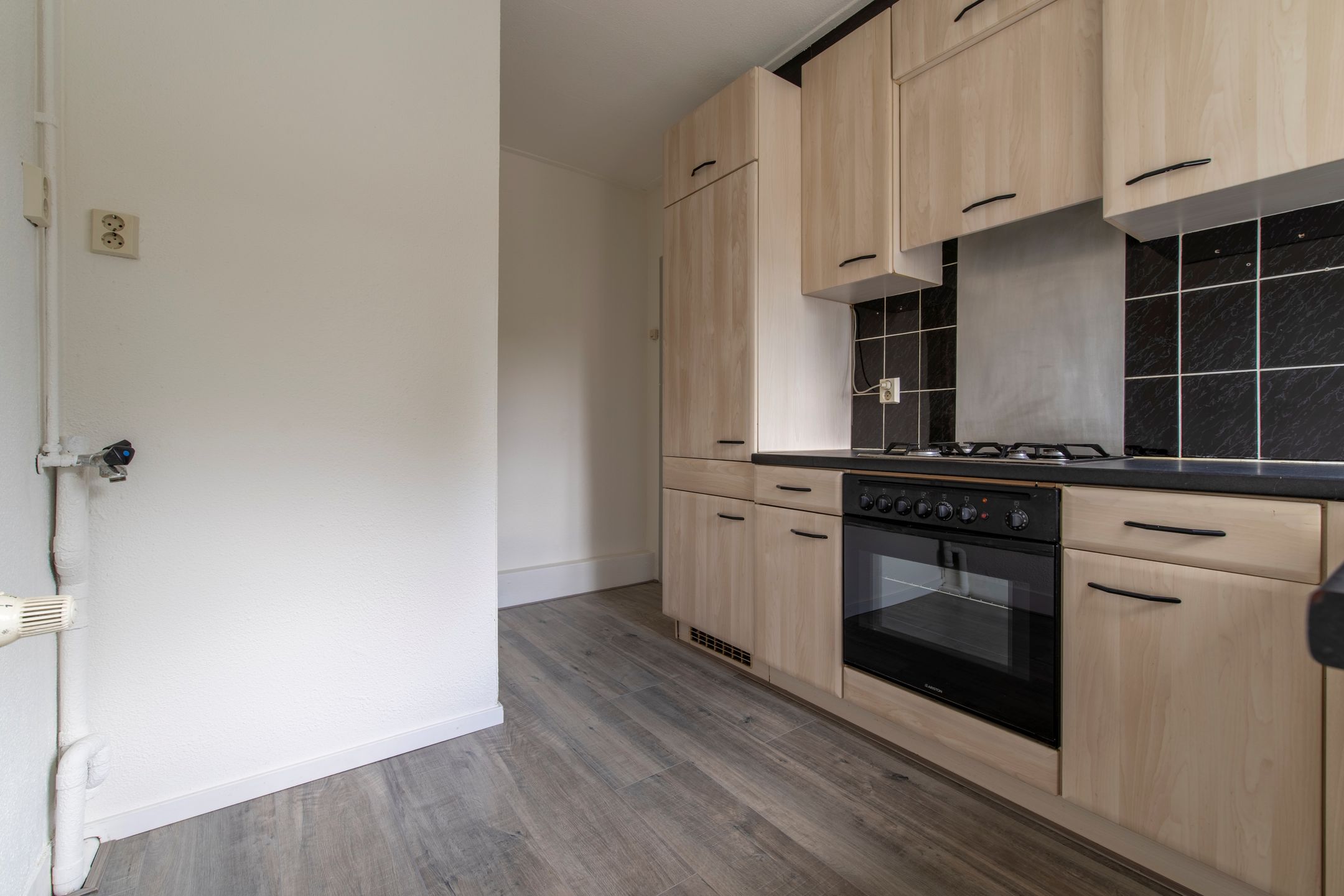 Photo 12 of Beatrixstraat 15