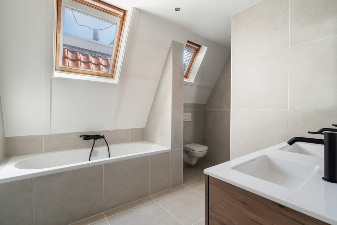 Foto 2 van Luzacstraat 28-B02