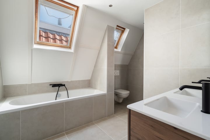 Foto 2 van Luzacstraat 28-B02