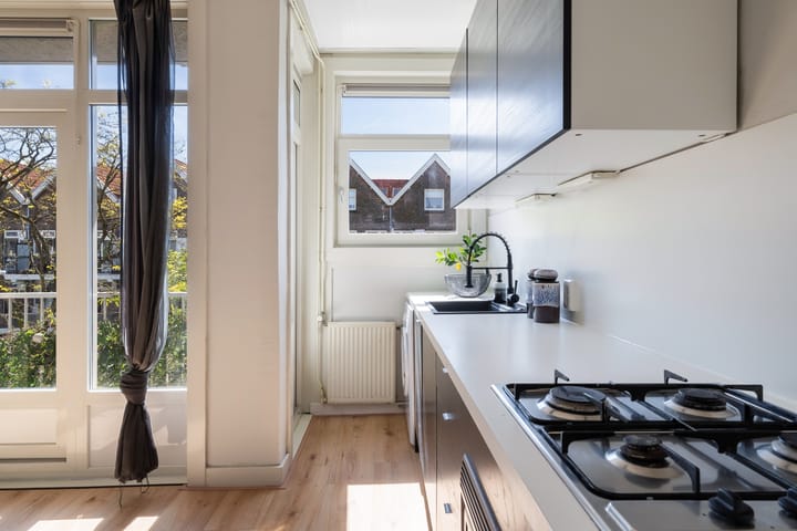 Foto 9 van Luzacstraat 28-B02