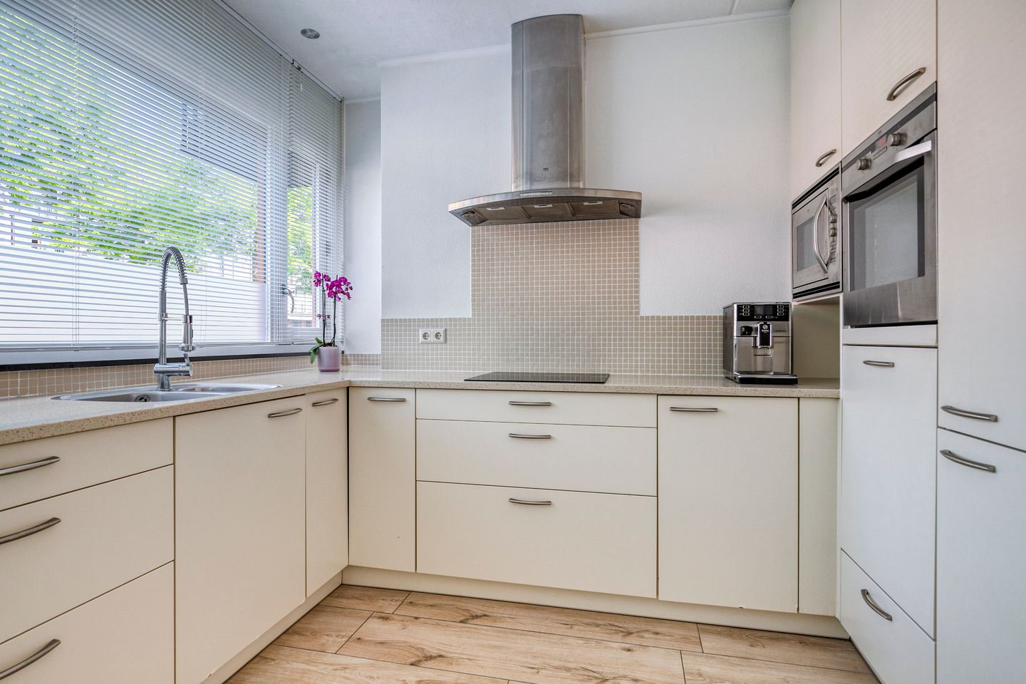 Photo 19 of Grasvogel 33