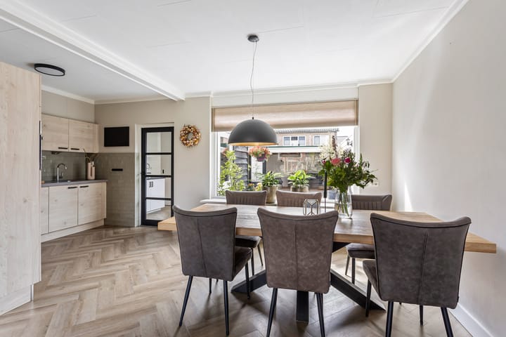 Photo 9 of van der Veenstraat 18