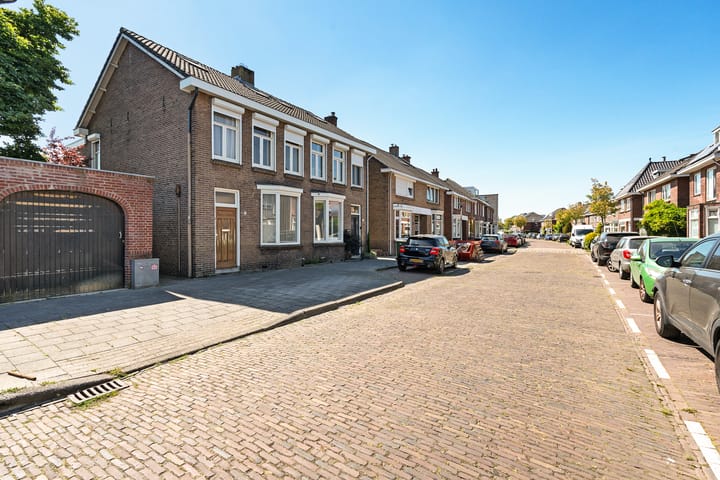 Photo 37 of Johan van Reesstraat 1