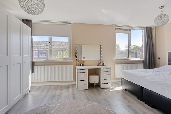 Photo 19 of Uranus 5