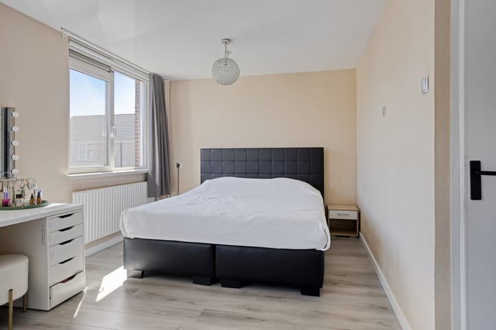 Photo 20 of Uranus 5