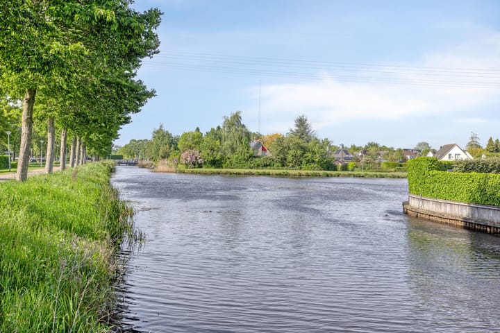 Photo 44 of Uranus 5