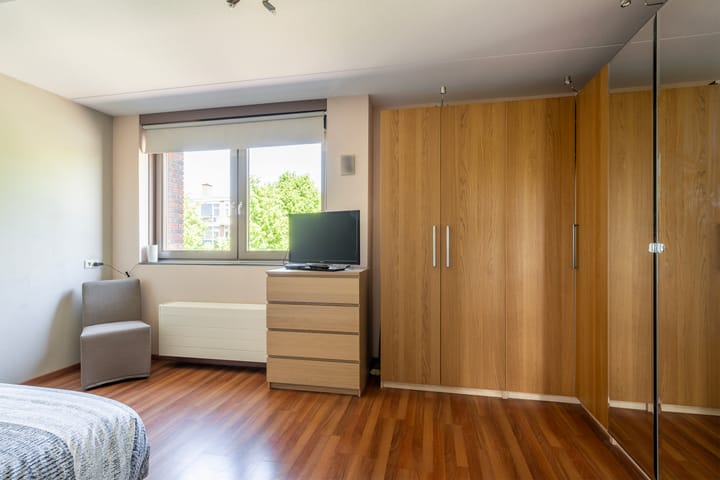 Foto 18 van Burgemeester Van Haarenlaan 1518