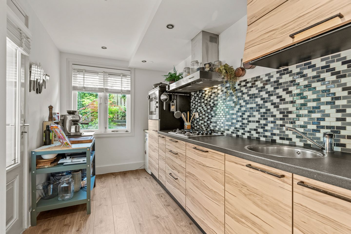 Foto 20 van Alexander Numankade 23-A