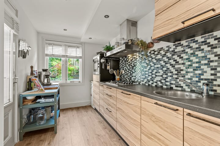 Foto 20 van Alexander Numankade 23-A