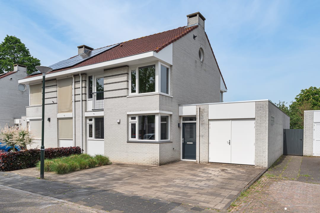 Photo 1 of Aagje Dekenstraat 7