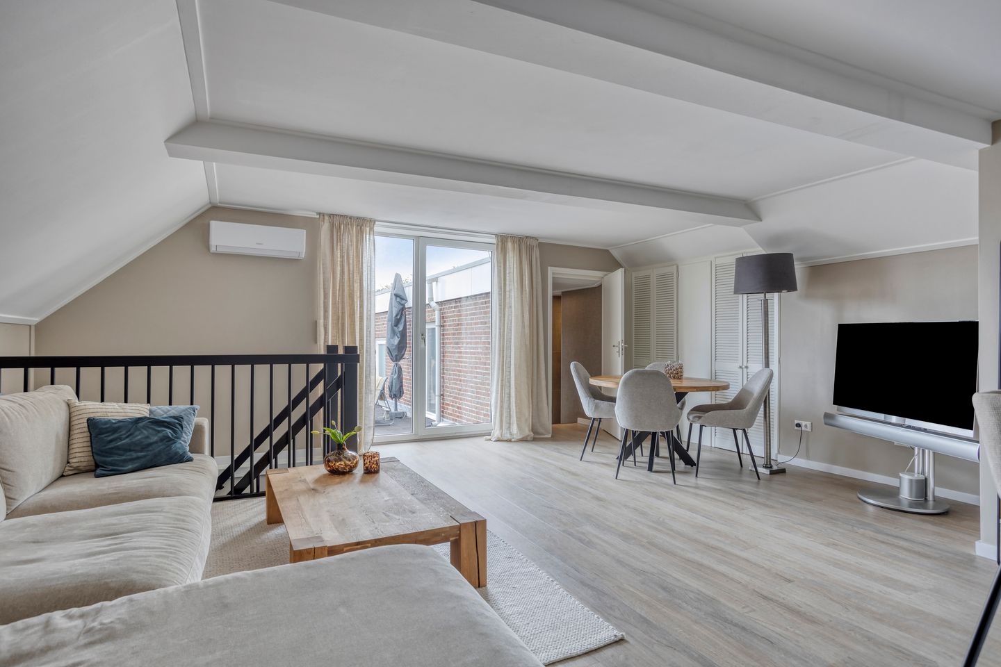 Photo 10 of Gronausestraat 28-A