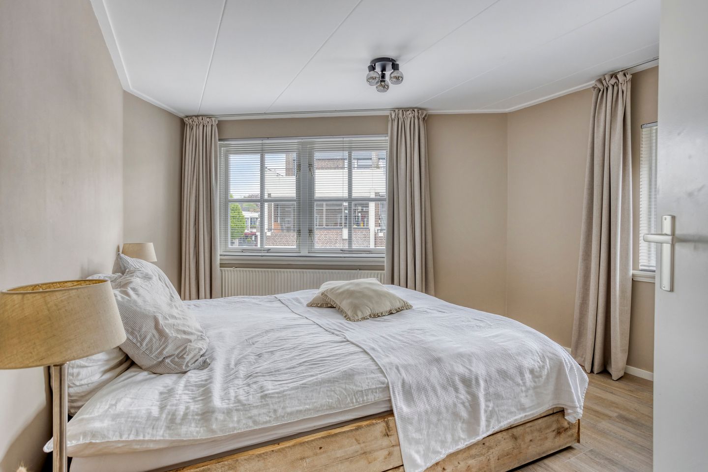 Photo 20 of Gronausestraat 28-A