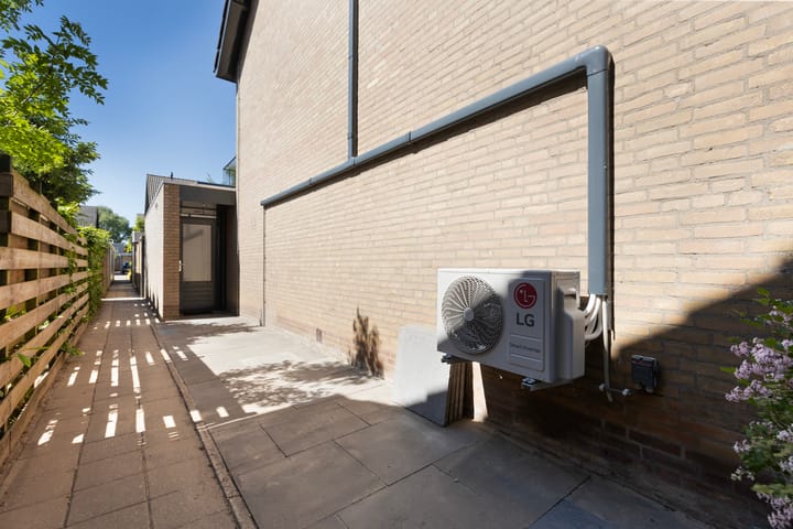 Foto 37 van Willem Alexanderhof 9