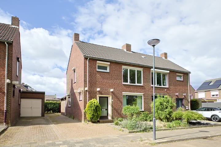 Foto 1 van Burg. van Boxtelstraat 24