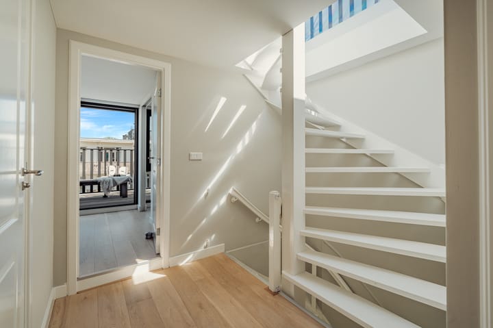 Photo 15 of Orteliusstraat 68-2