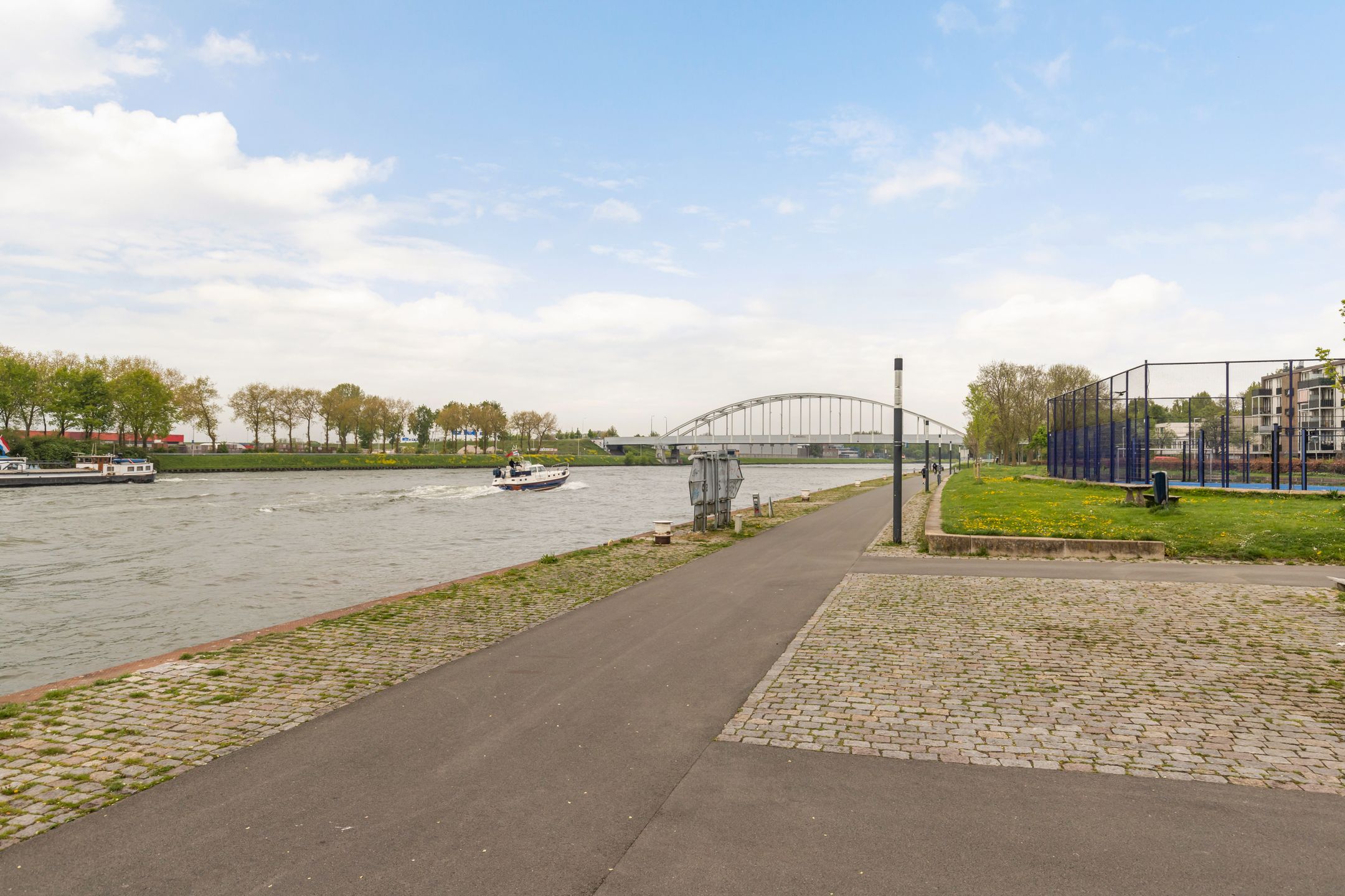 Photo 39 of Adenauerlaan 85