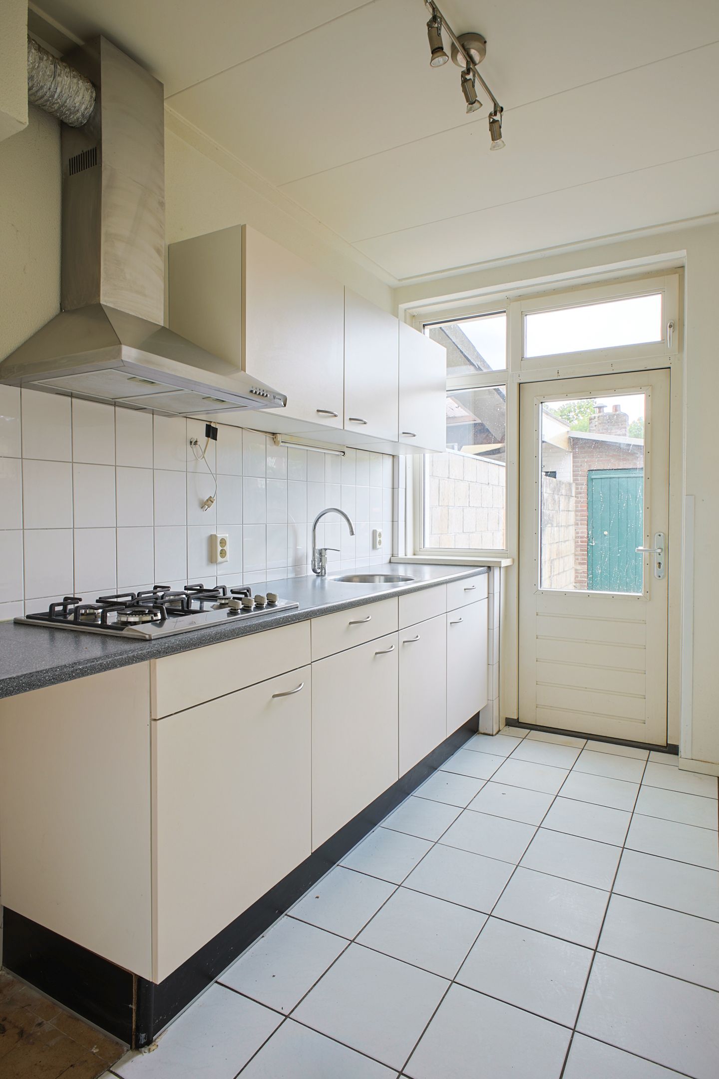 Foto 12 van Bloemenweg 47