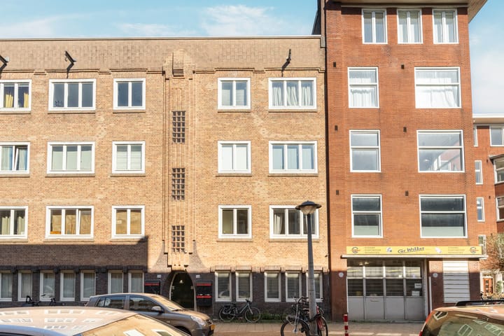 Foto 31 van Bloys van Treslongstraat 56-1