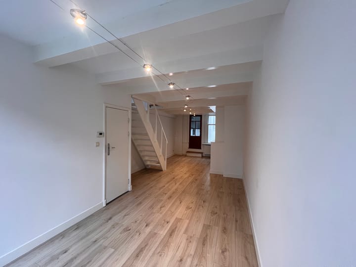 Photo 3 of Leidsekruisstraat 10-1