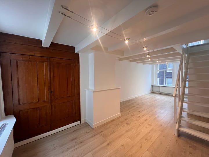 Photo 4 of Leidsekruisstraat 10-1