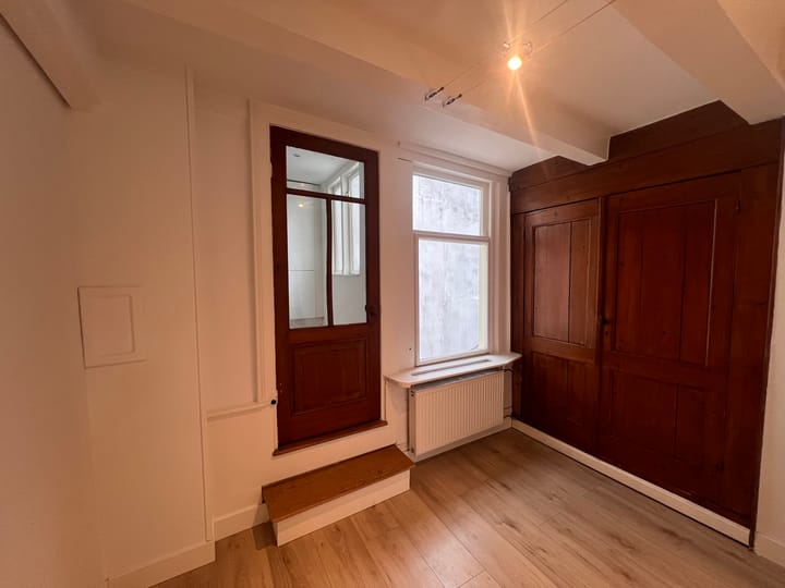 Photo 5 of Leidsekruisstraat 10-1