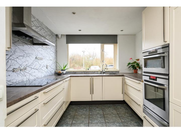 Photo 7 of Erik Satiestraat 12