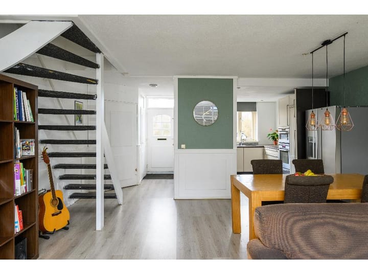 Photo 8 of Erik Satiestraat 12