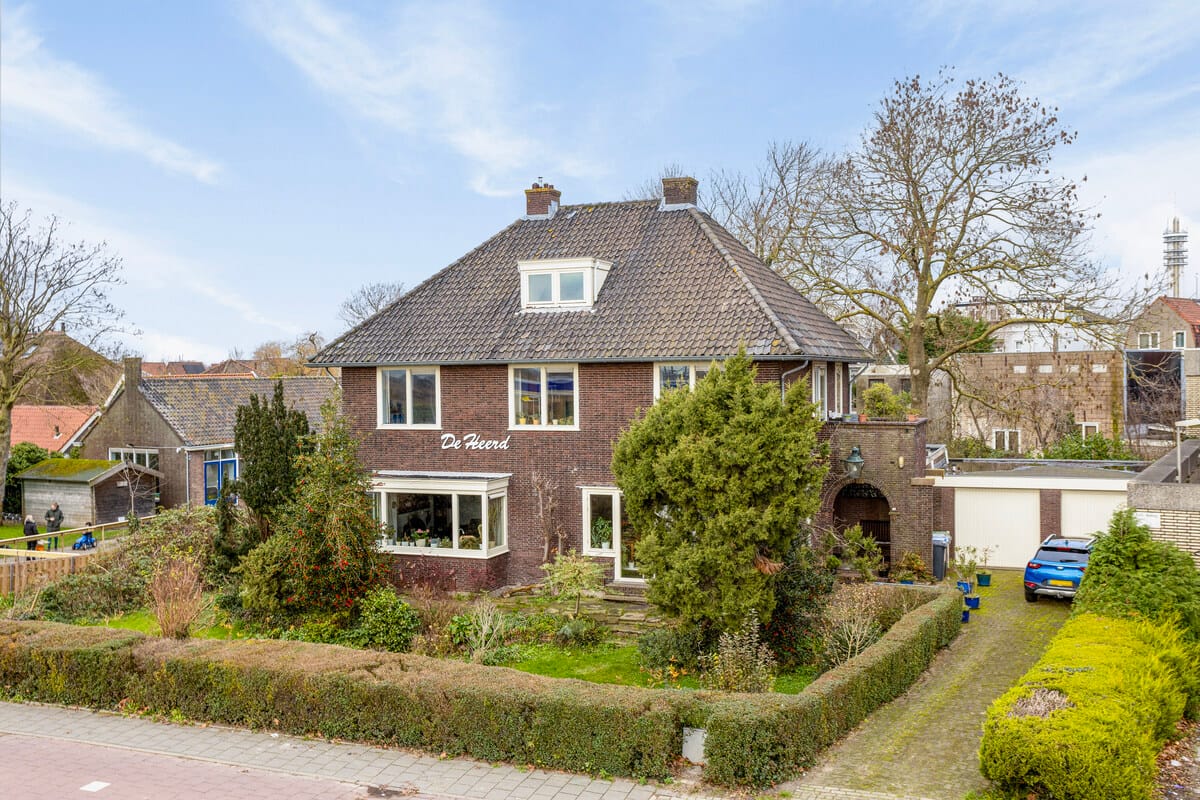 View photo 1 of Esdoornlaan 11